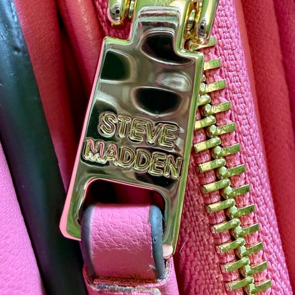 Steve Madden Pink Tropic Crossbody Bag with Wallet - Picture 4 of 11